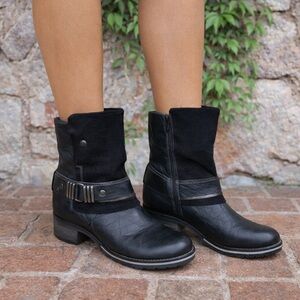 DROMEDARIS Black Leather and Suede Buckle Accent Moto Boots, 41